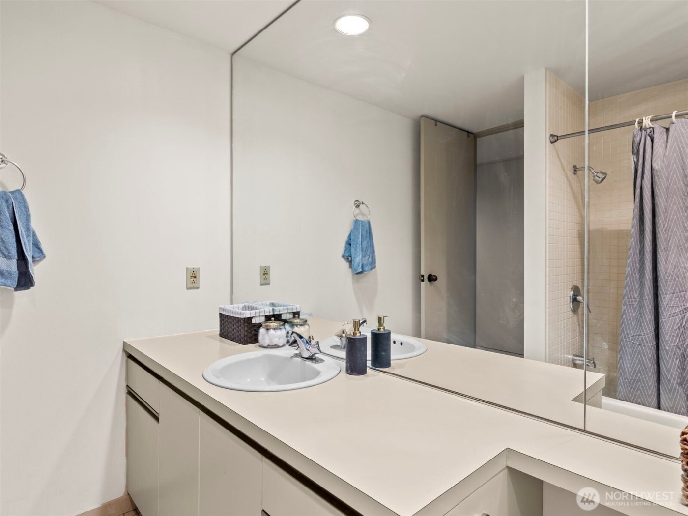 98 Union Street #610, Seattle, WA 98101-2068