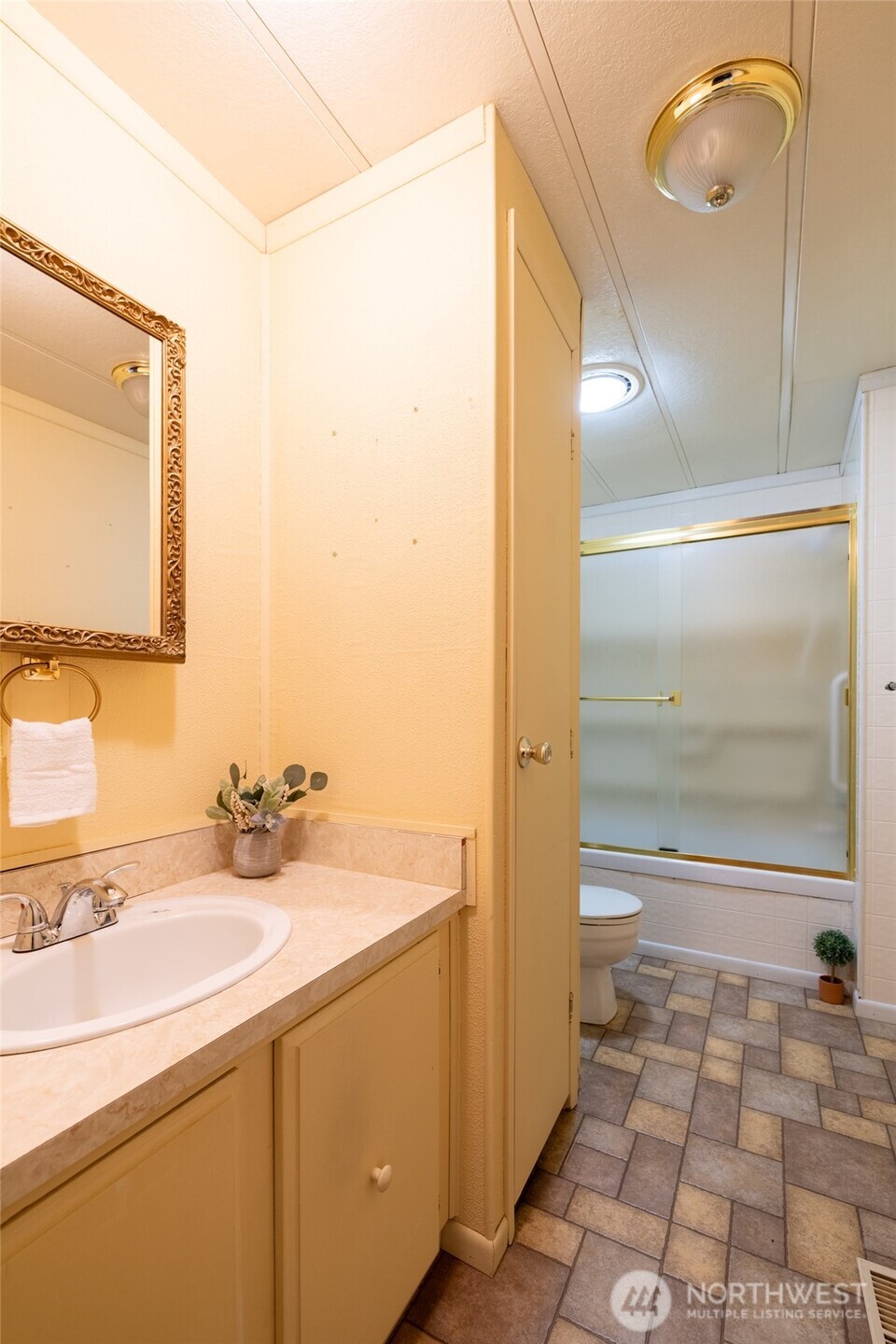 147 E Wood Avenue , Morton, WA 98356