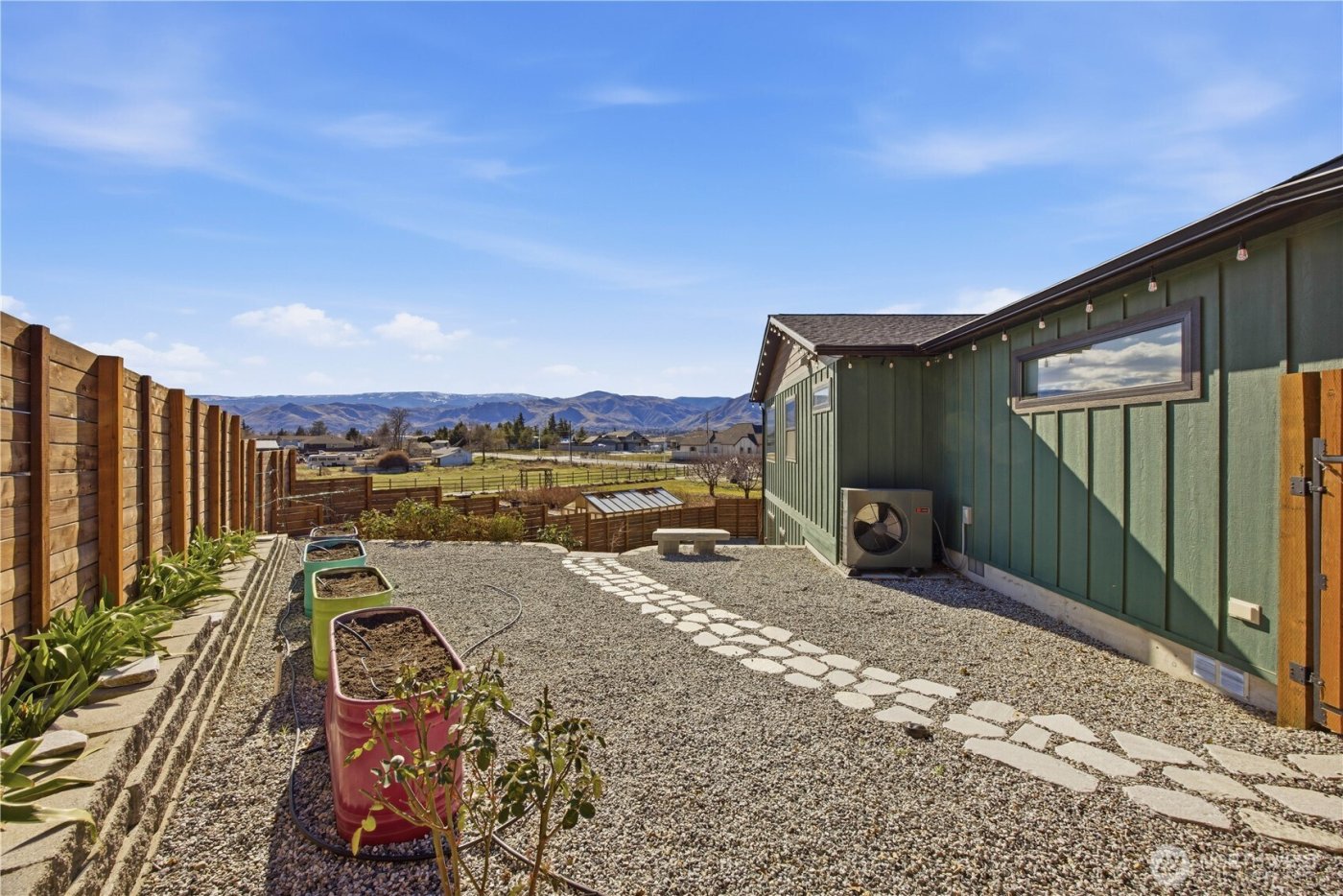 224 NW Chinook Way , East Wenatchee, WA 98802