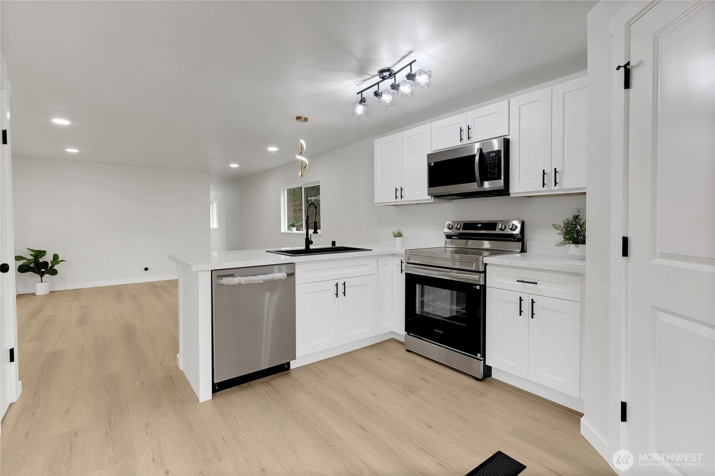 21215 Orting Kapowsin Hwy E , Graham, WA 98338