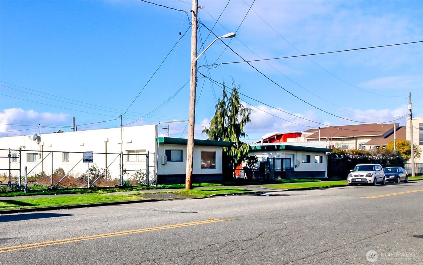 418 Central Avenue N, Kent, WA 98032