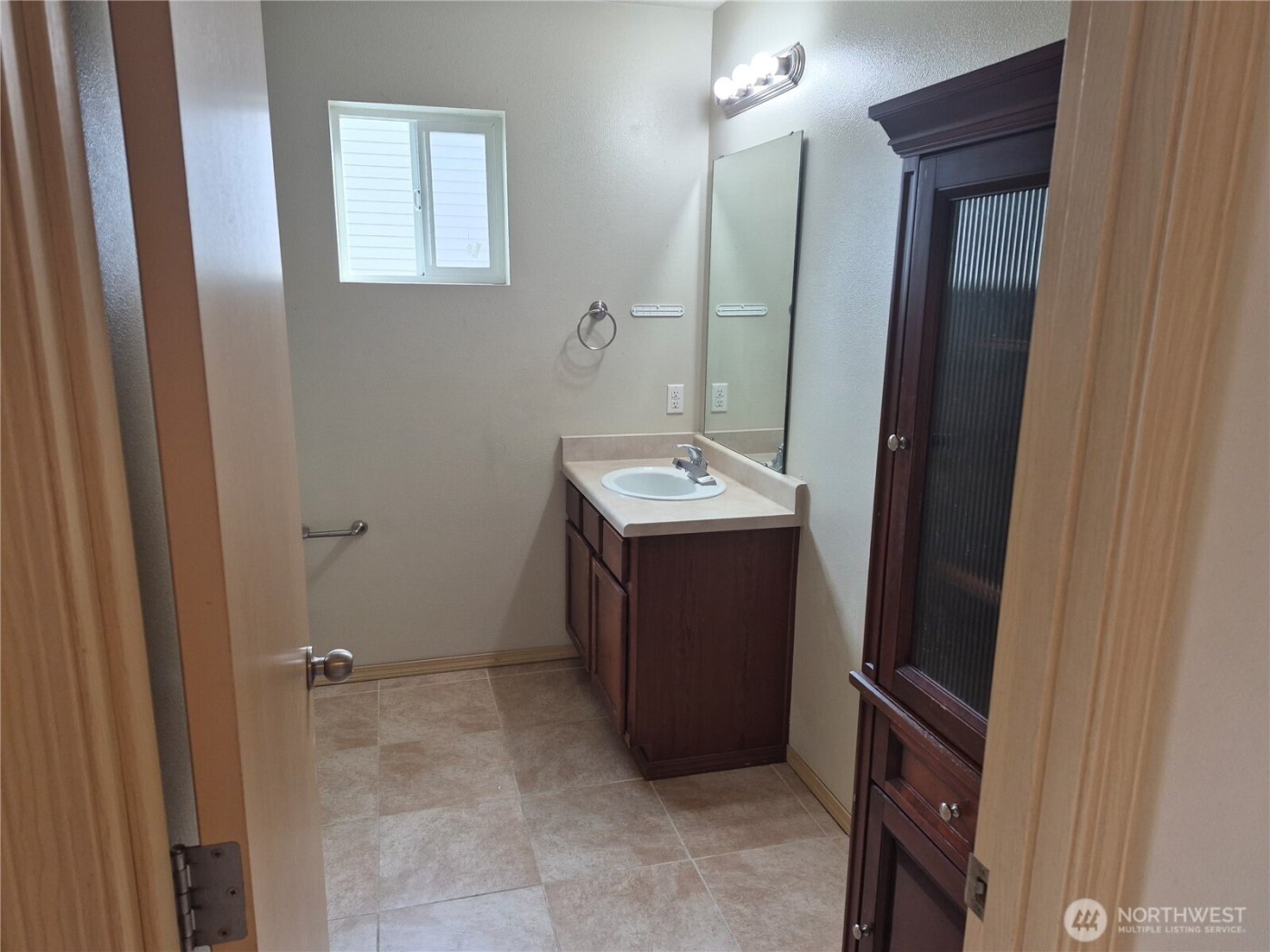 1725 E 41st , Tacoma, WA 98404