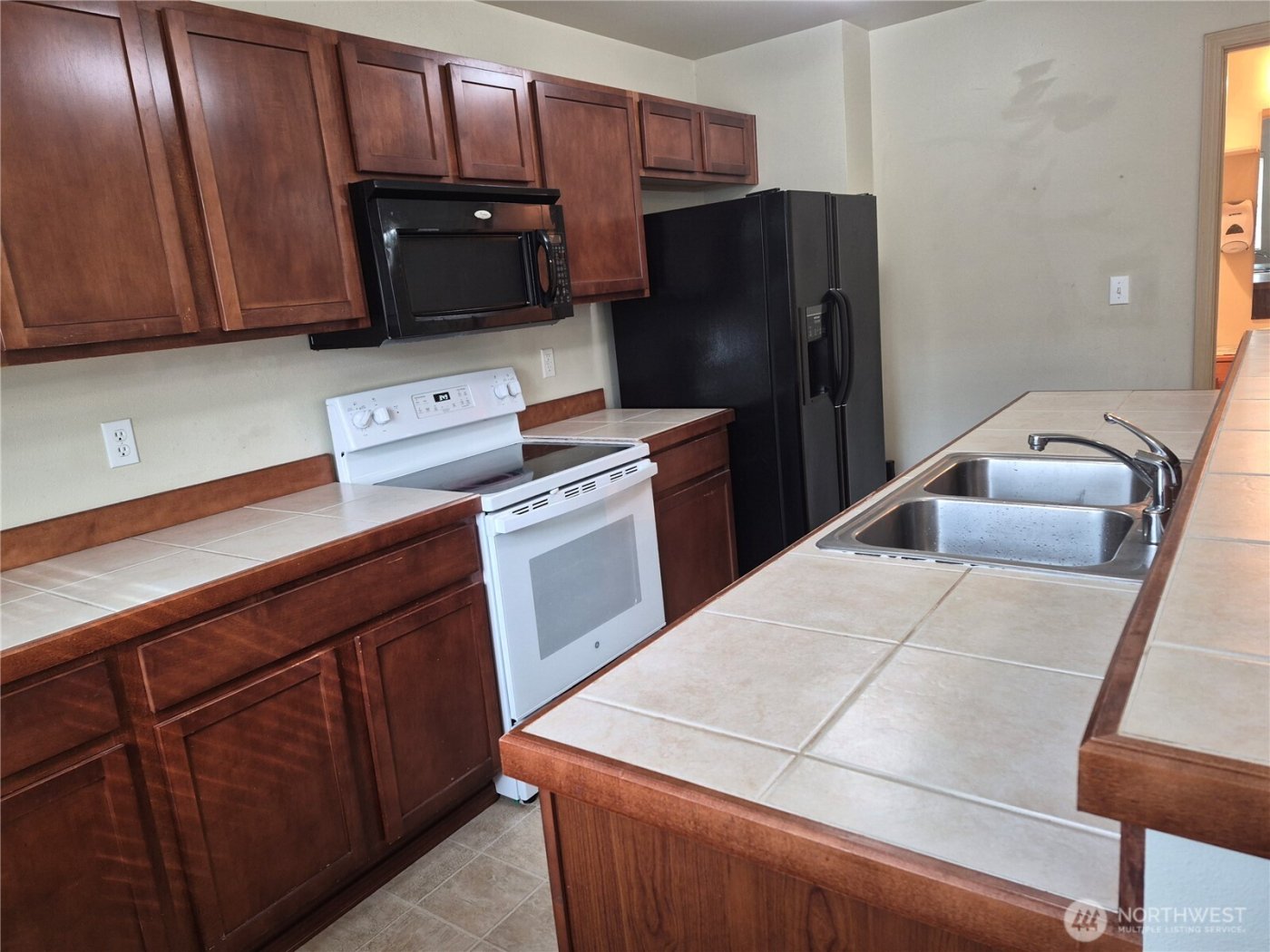 1725 E 41st , Tacoma, WA 98404