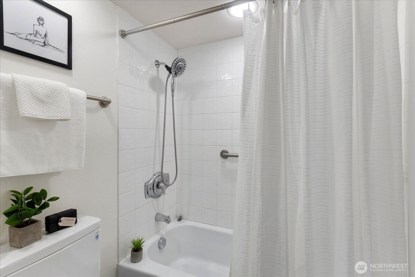 732 11th Avenue E #404, Seattle, WA 98102