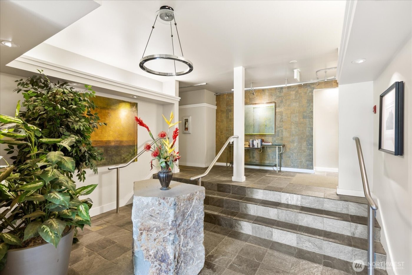 732 11th Avenue E #404, Seattle, WA 98102