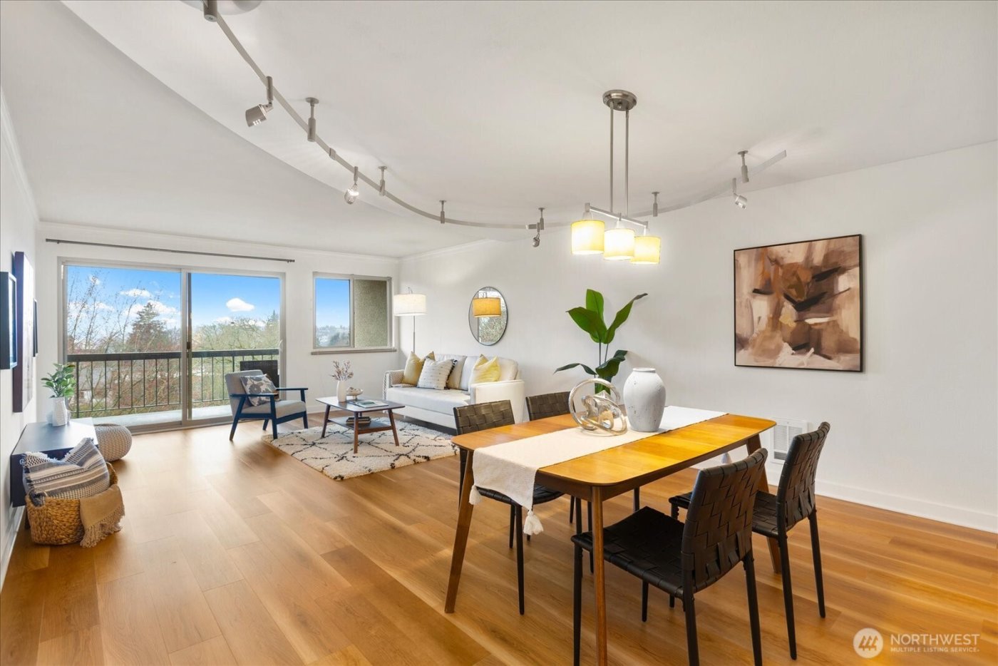 732 11th Avenue E #404, Seattle, WA 98102