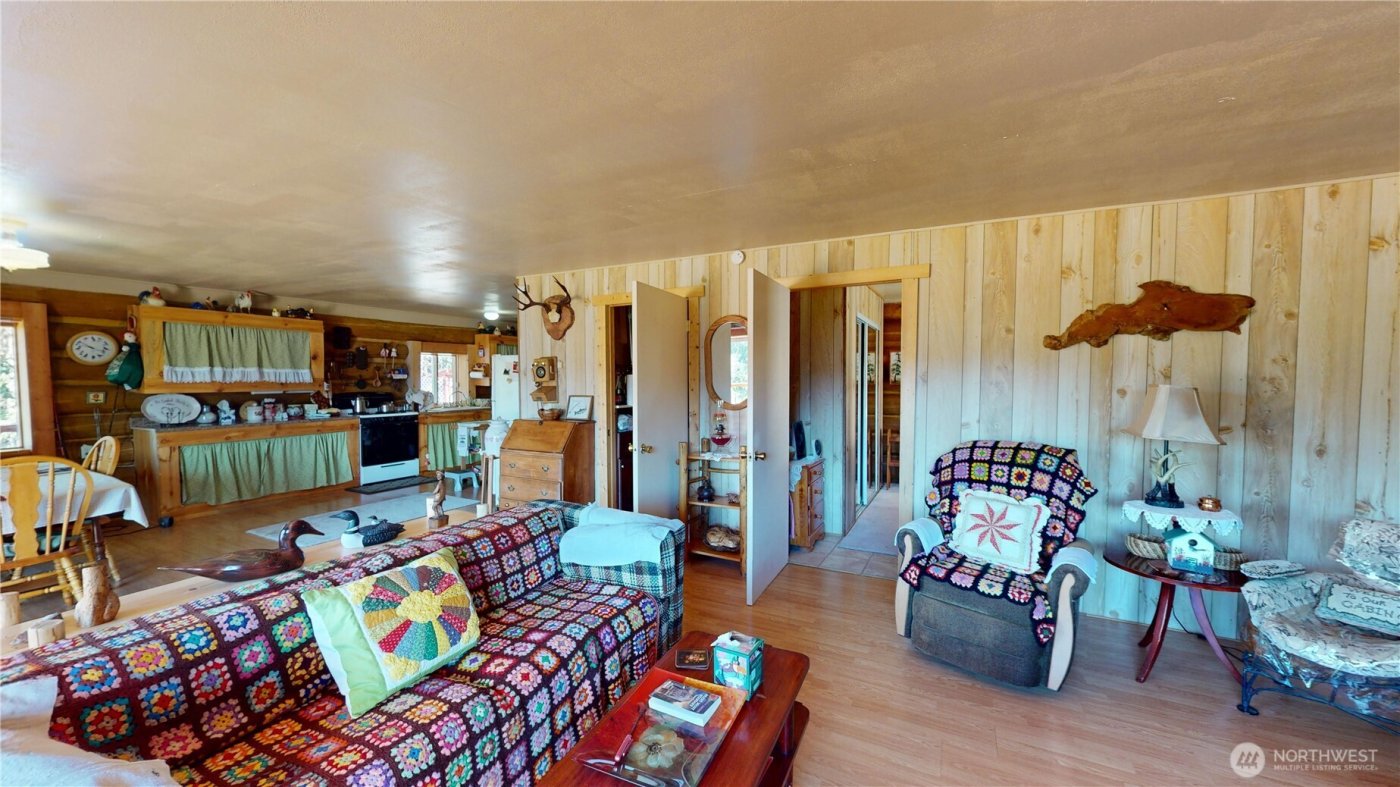 100 Spring Meadow Lane , Oroville, WA 98844