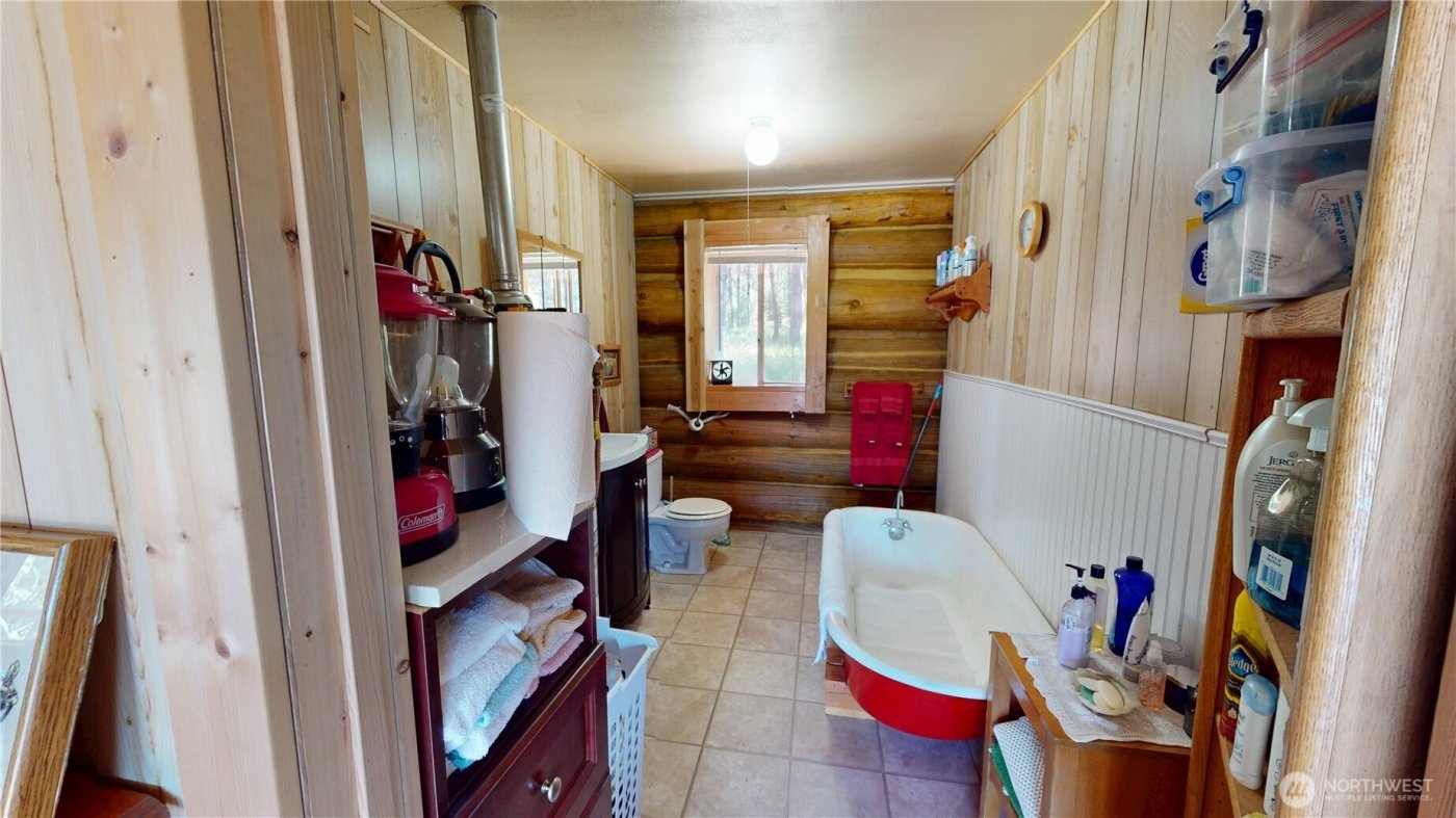 100 Spring Meadow Lane , Oroville, WA 98844