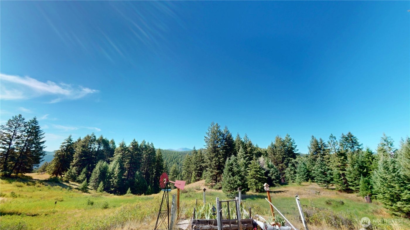 100 Spring Meadow Lane , Oroville, WA 98844
