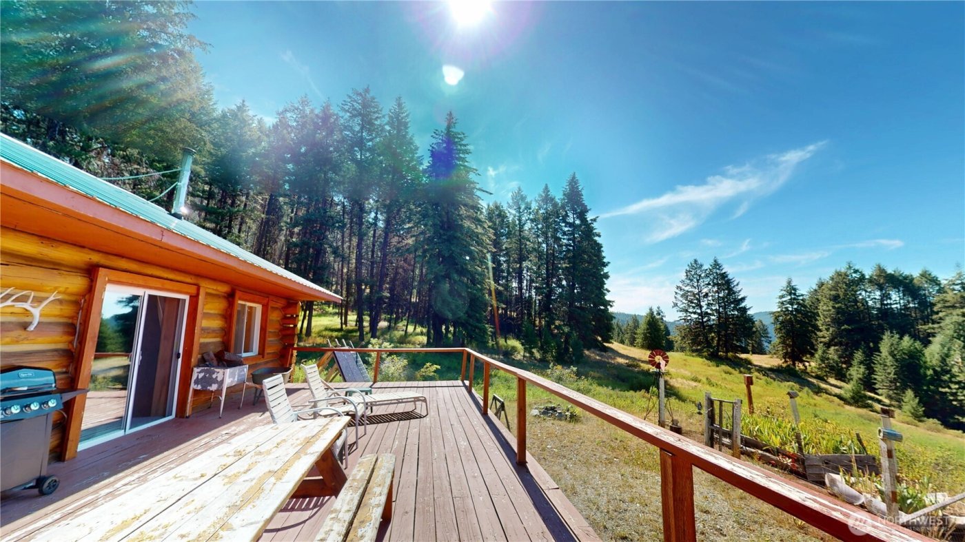 100 Spring Meadow Lane , Oroville, WA 98844