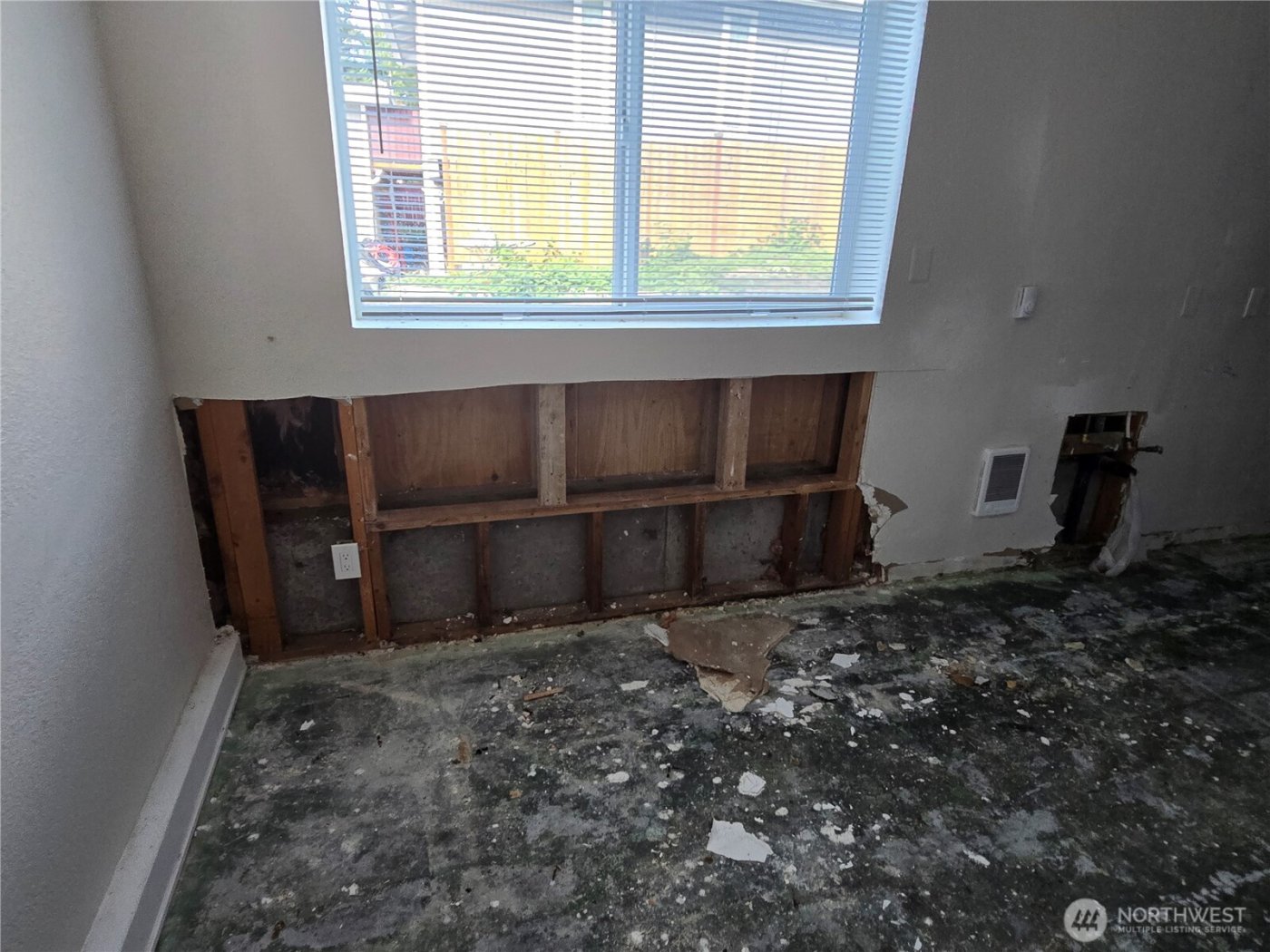 8405 24th Avenue SW, Seattle, WA 98106-2210