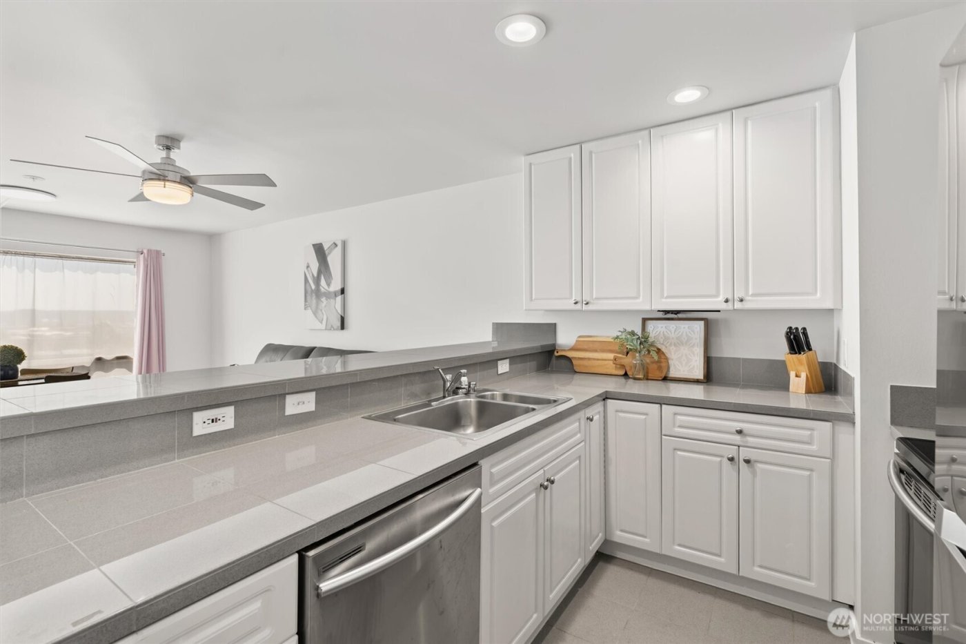 321 10th Avenue S #705, Seattle, WA 98104