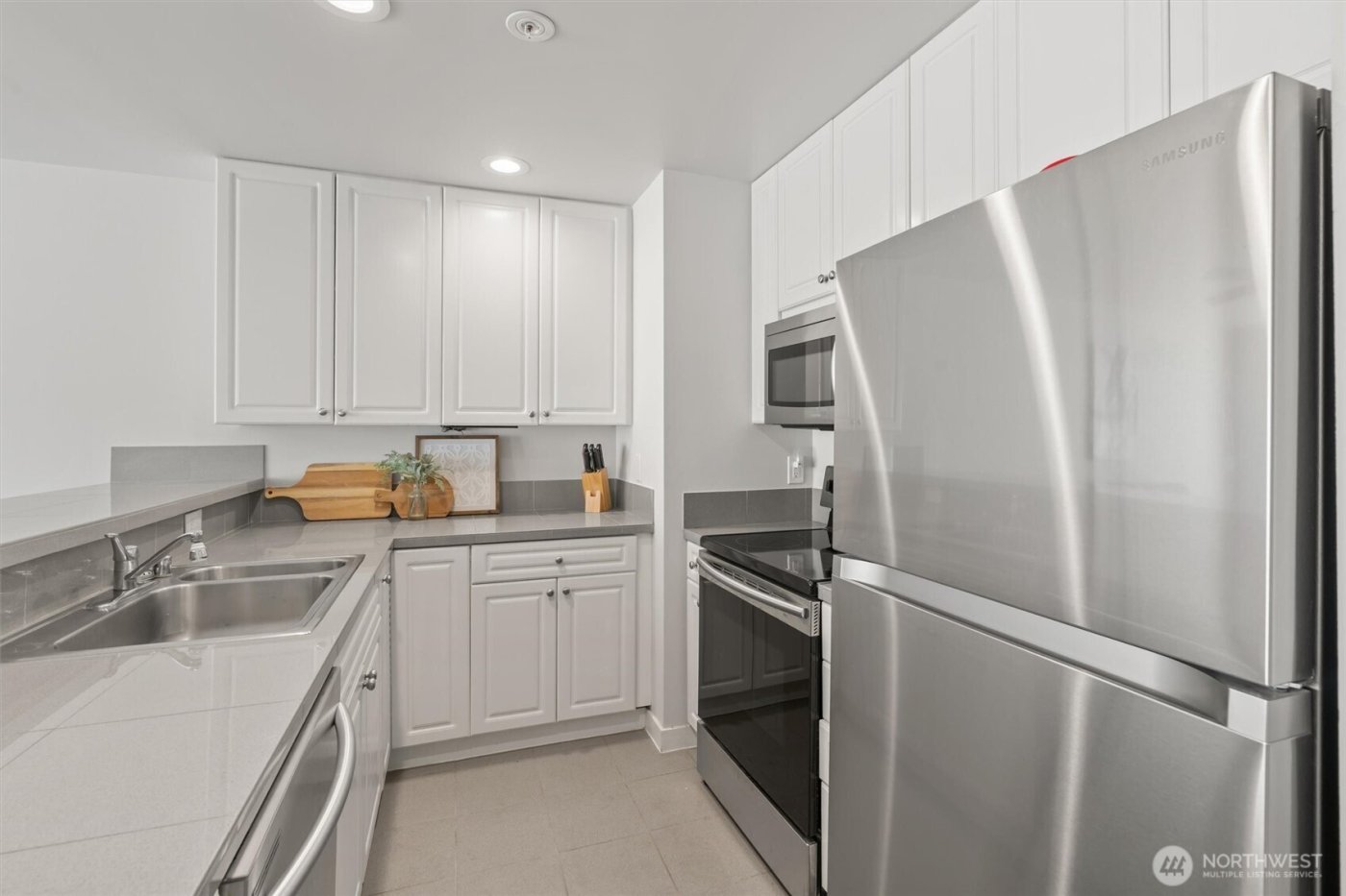 321 10th Avenue S #705, Seattle, WA 98104