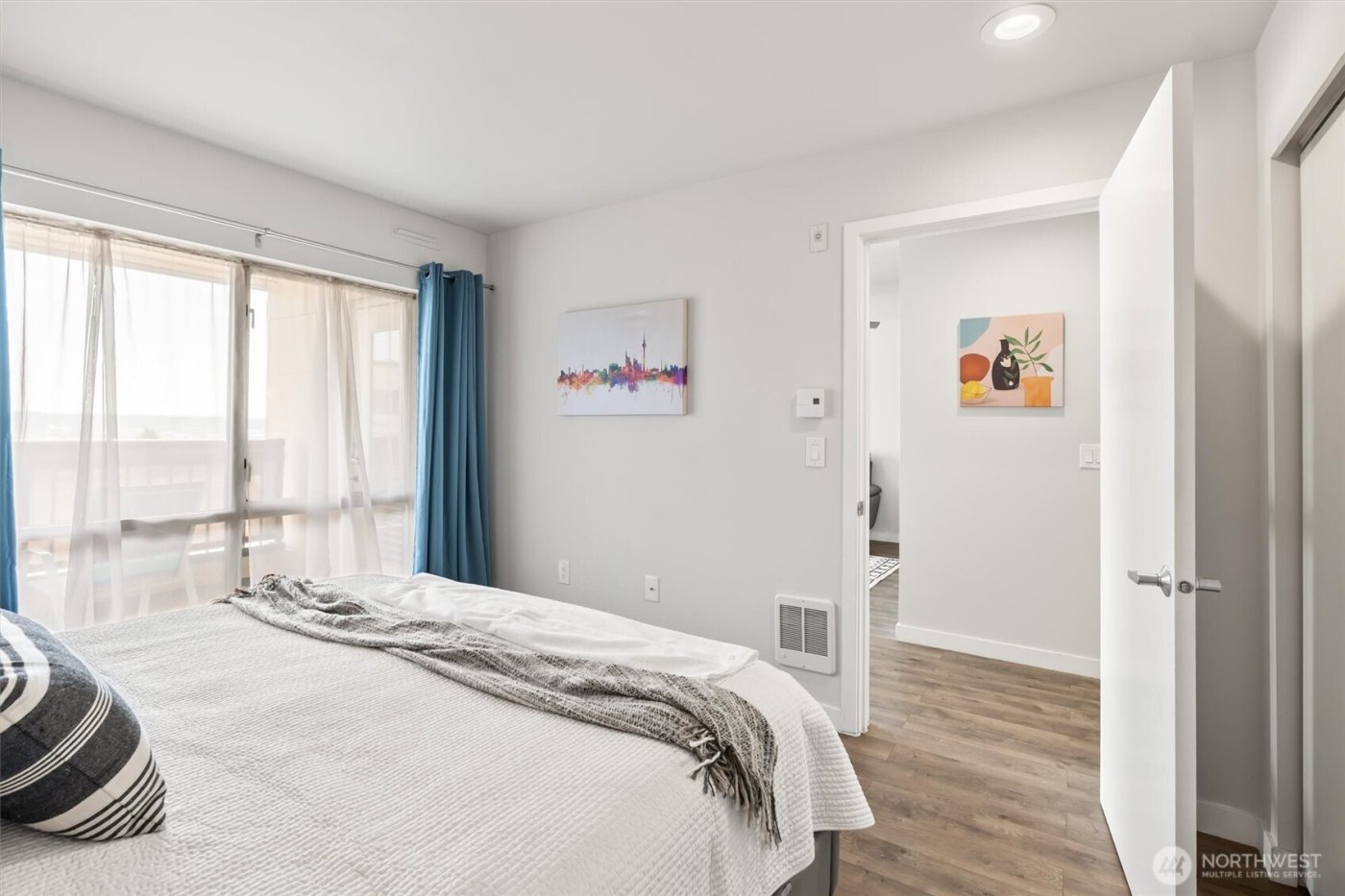 321 10th Avenue S #705, Seattle, WA 98104