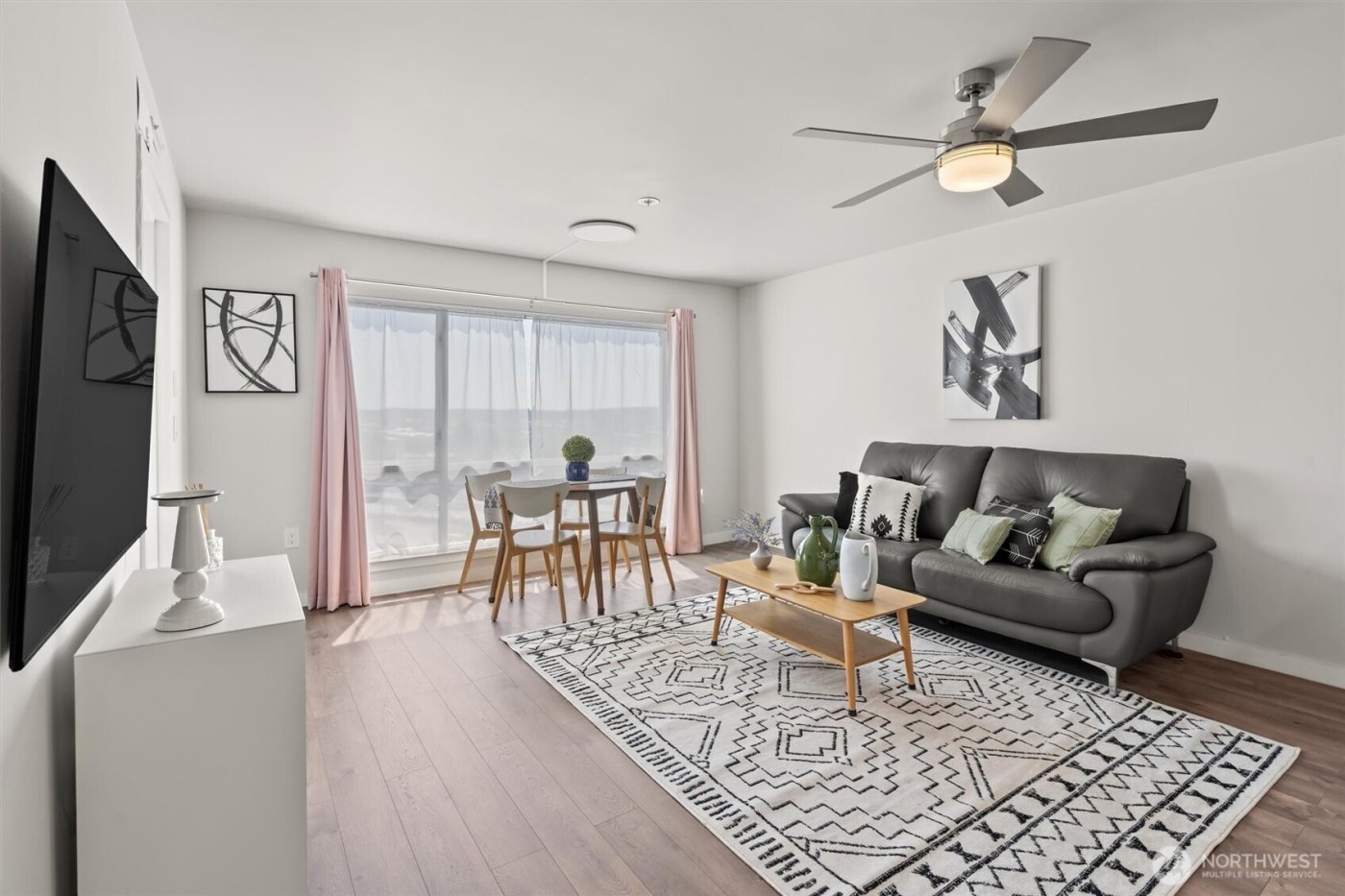 321 10th Avenue S #705, Seattle, WA 98104