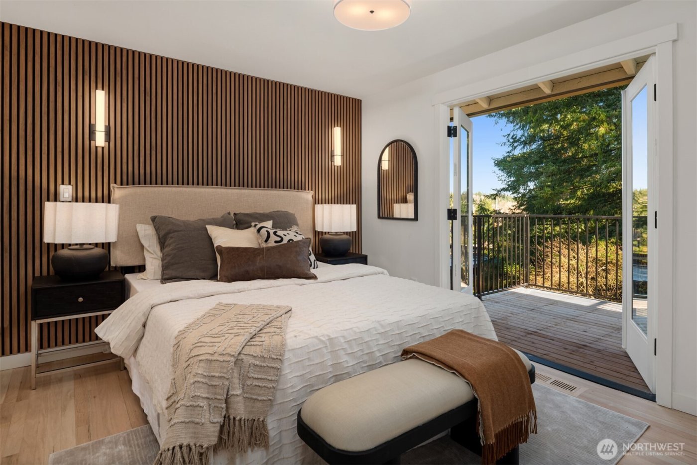 1023 109th Avenue SE, Bellevue, WA 98004