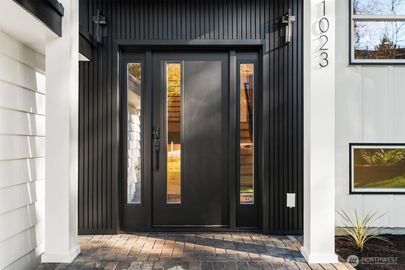 1023 109th Avenue SE, Bellevue, WA 98004