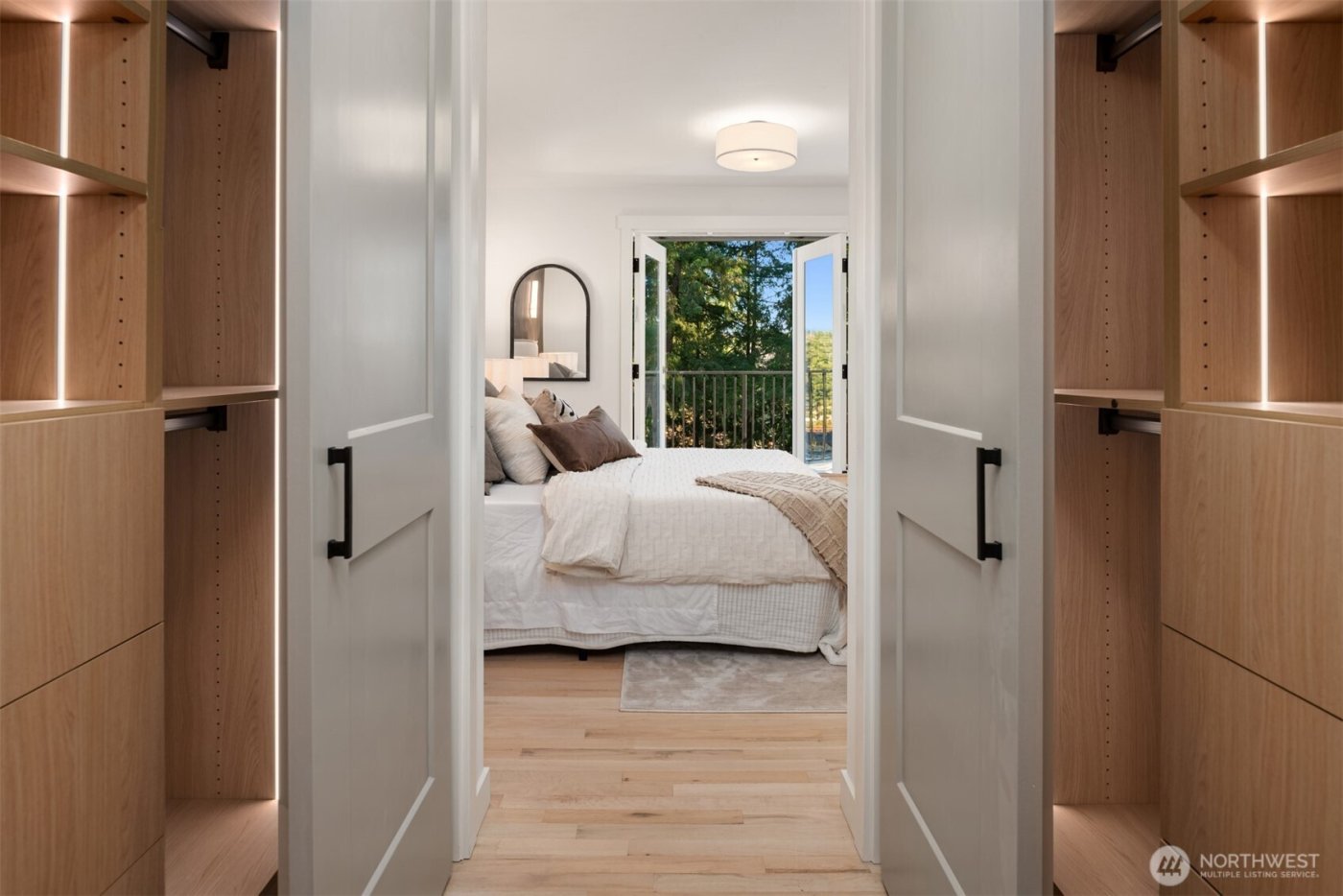 1023 109th Avenue SE, Bellevue, WA 98004