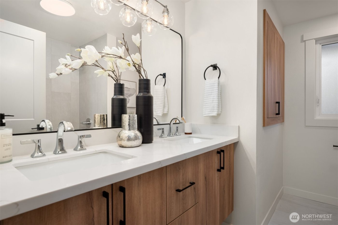 1023 109th Avenue SE, Bellevue, WA 98004