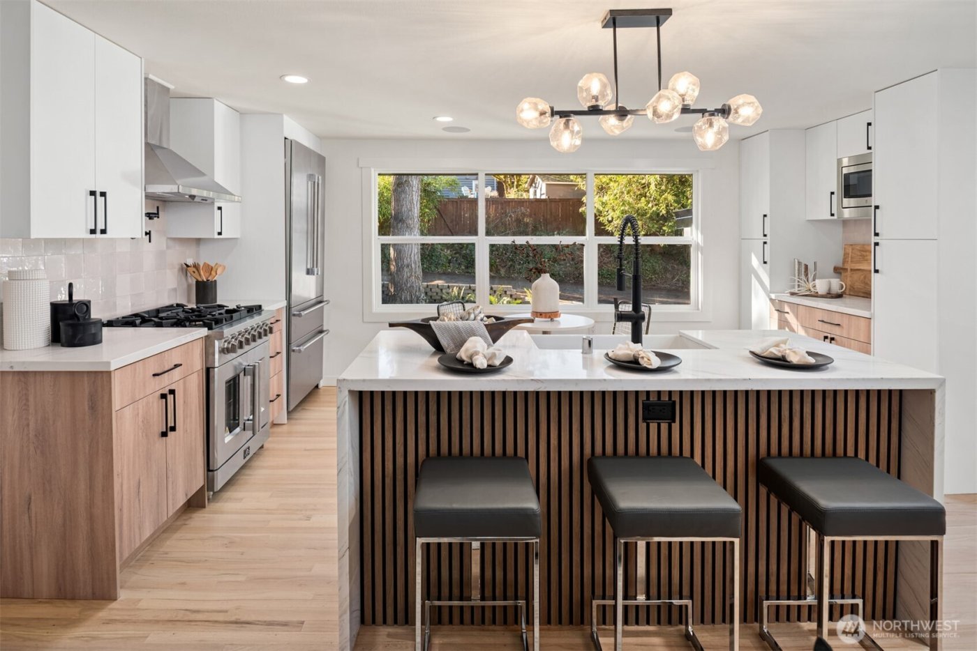 1023 109th Avenue SE, Bellevue, WA 98004