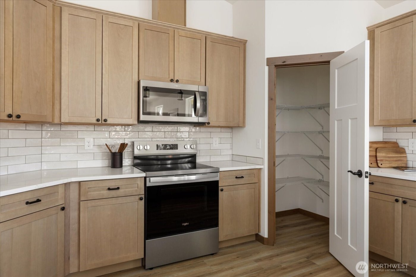 900 NW Shire Street , Oak Harbor, WA 98277