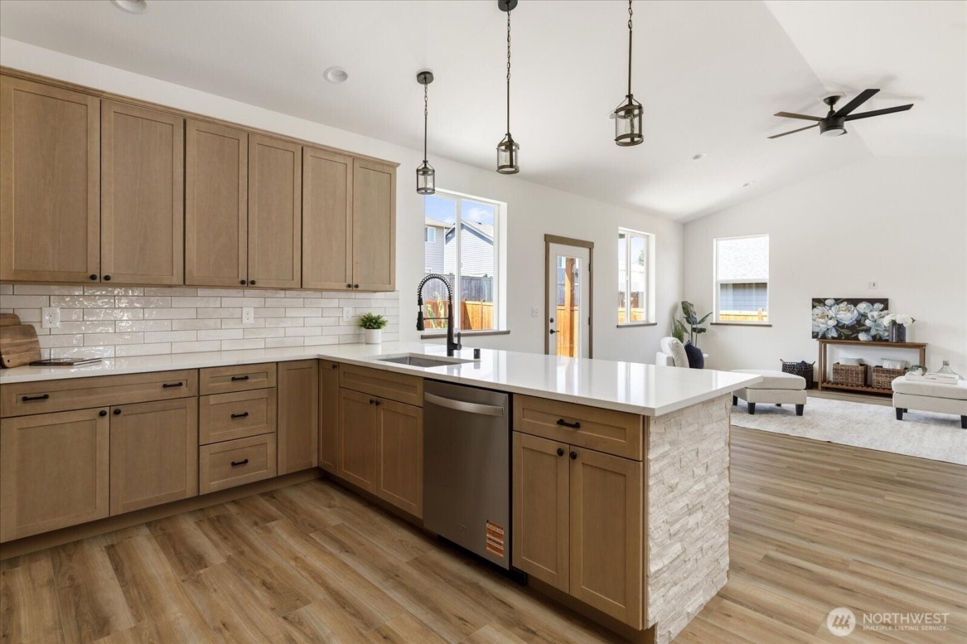 900 NW Shire Street , Oak Harbor, WA 98277