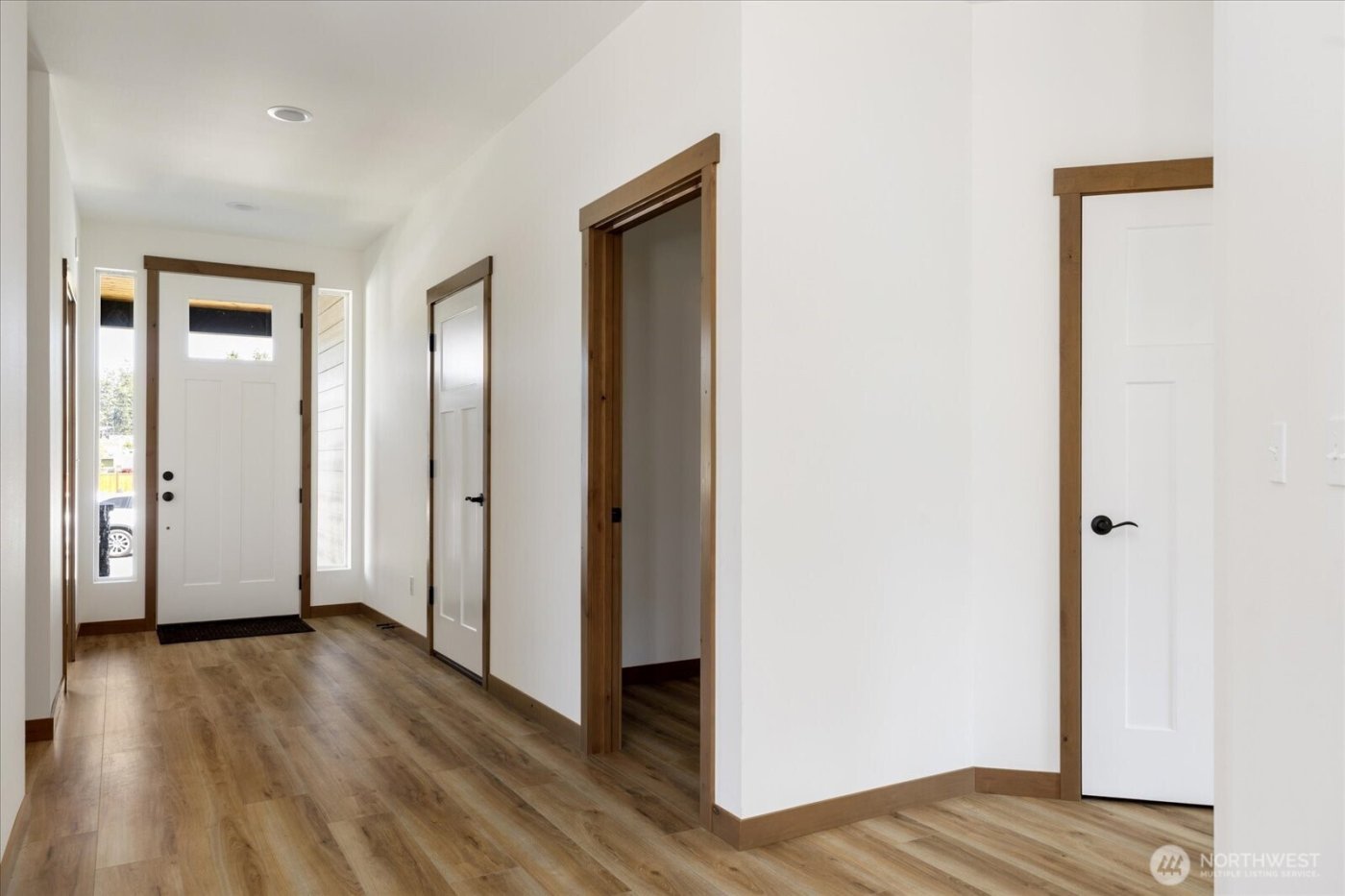 900 NW Shire Street , Oak Harbor, WA 98277