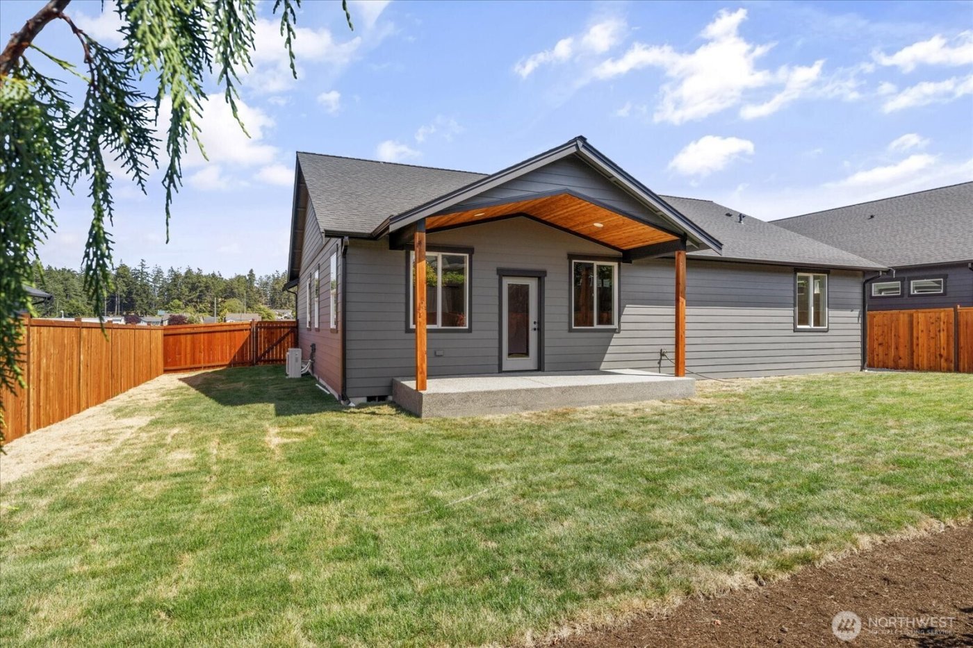 900 NW Shire Street , Oak Harbor, WA 98277