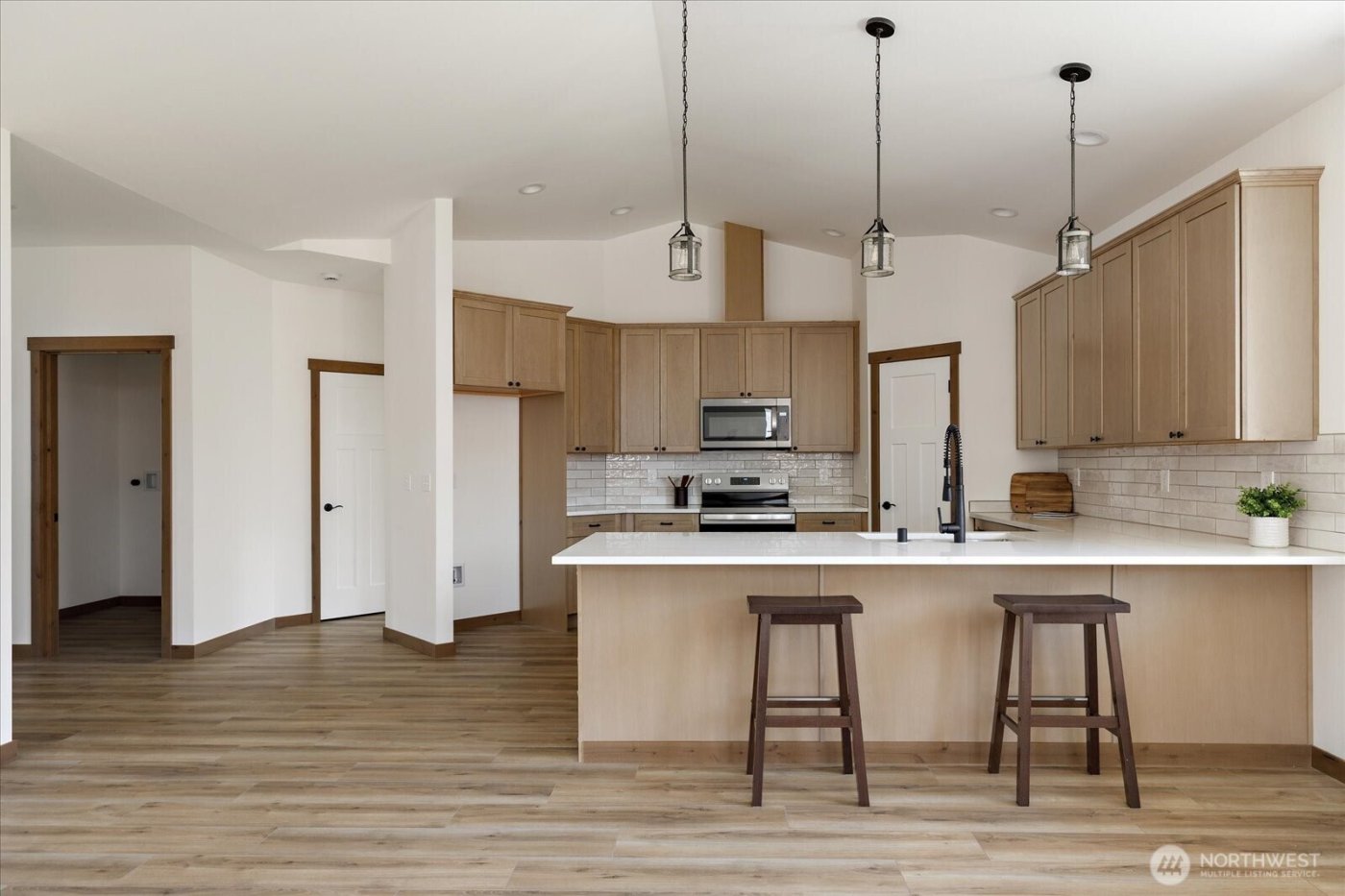 900 NW Shire Street , Oak Harbor, WA 98277