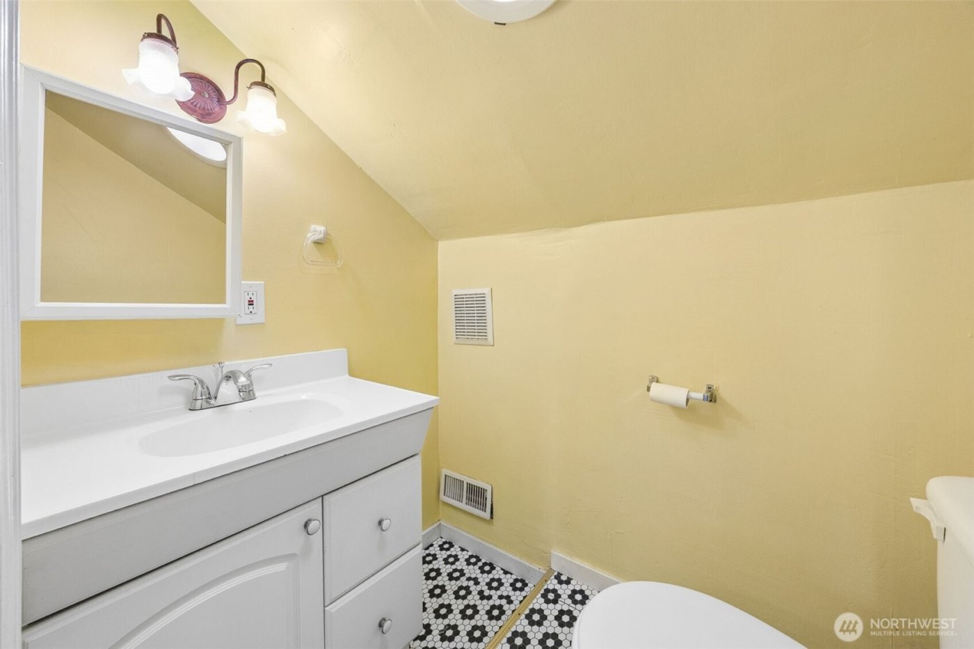 2112 S Ash Street , Tacoma, WA 98405