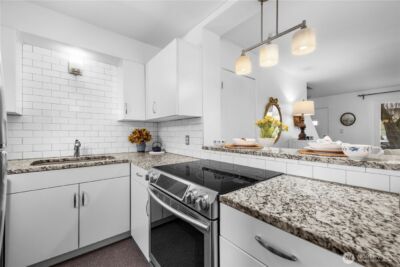 4877 Terrace Drive NE, Seattle, WA 98105 - Photo 14