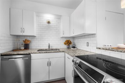 4877 Terrace Drive NE, Seattle, WA 98105 - Photo 15