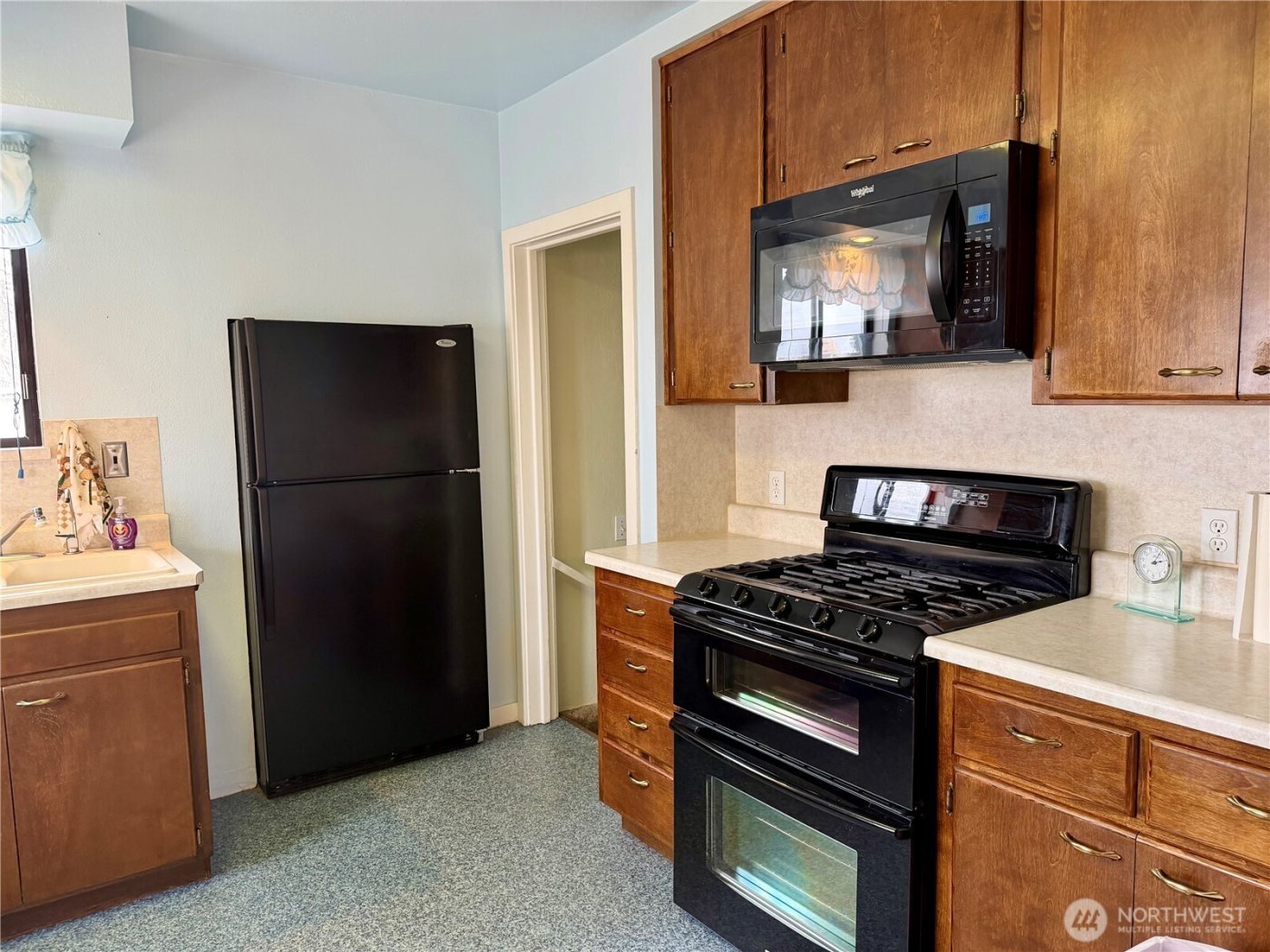 715 SE Pope Avenue , Wilbur, WA 99185