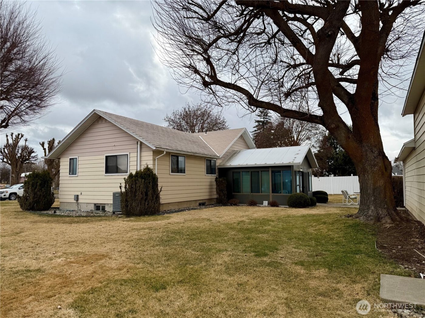 715 SE Pope Avenue , Wilbur, WA 99185