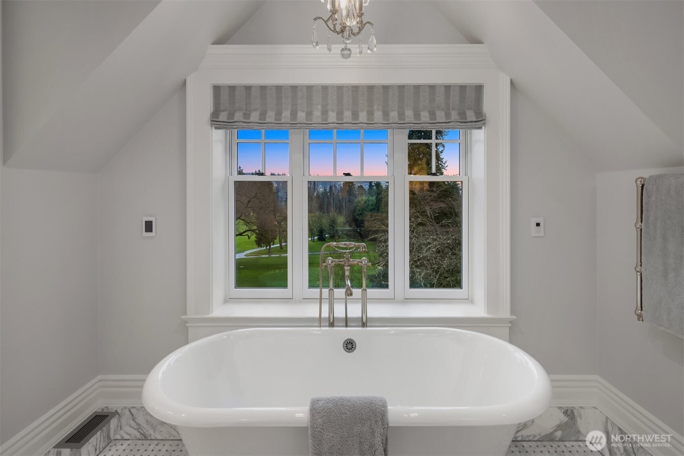 1848 77th Avenue NE, Medina, WA 98039