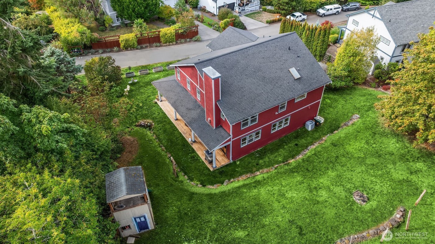 2372 Douglas Drive NE, Bainbridge Island, WA 98110