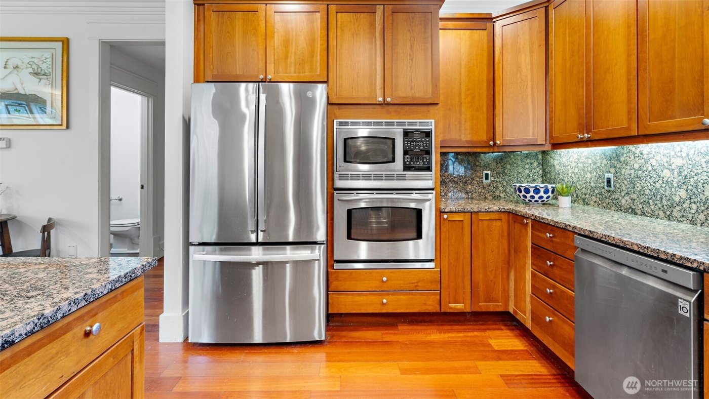 2372 Douglas Drive NE, Bainbridge Island, WA 98110