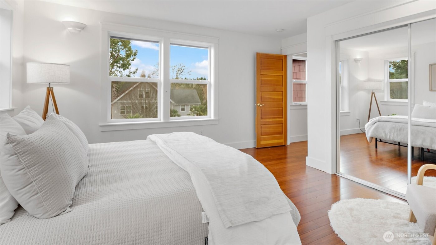 2372 Douglas Drive NE, Bainbridge Island, WA 98110