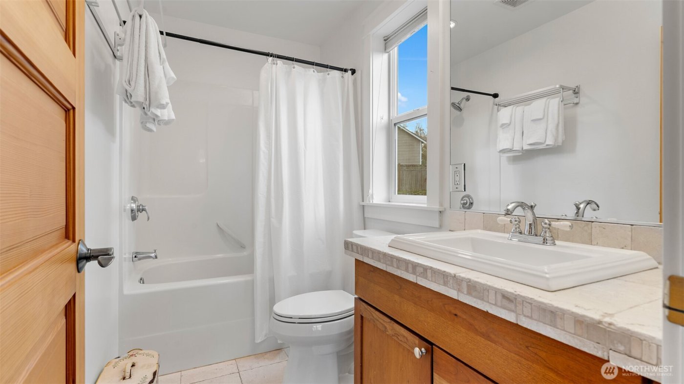 2372 Douglas Drive NE, Bainbridge Island, WA 98110