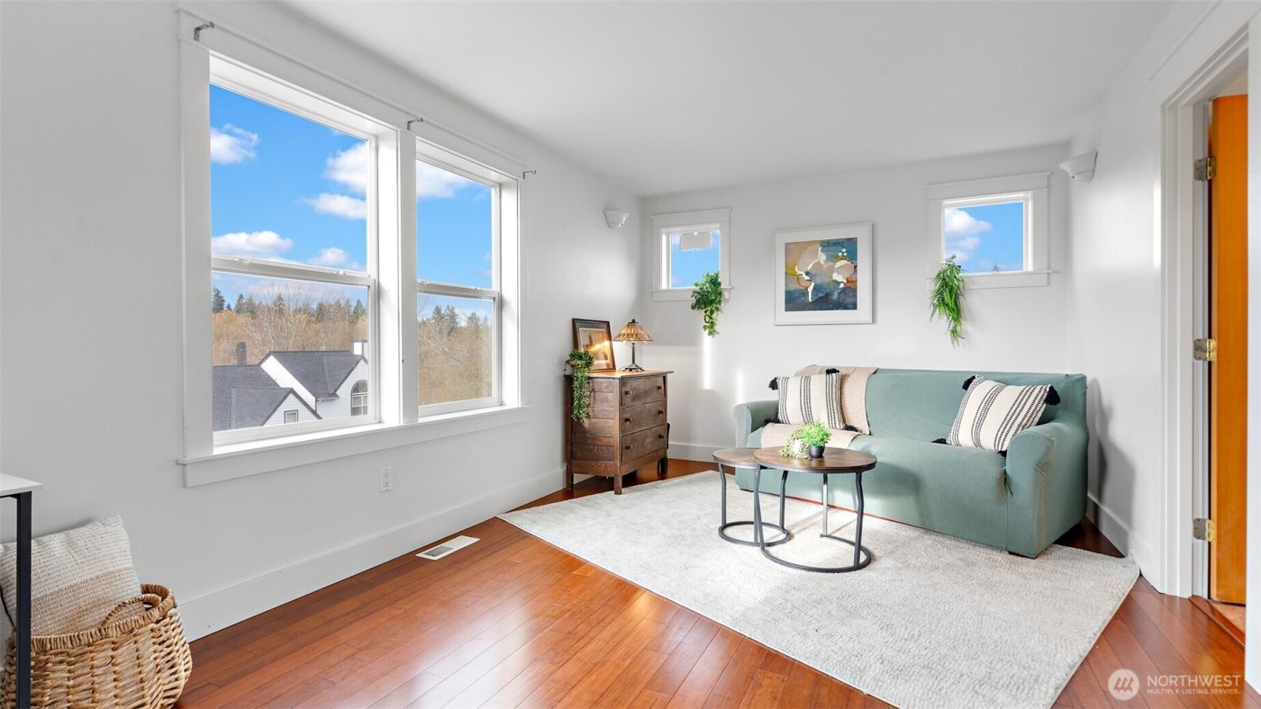 2372 Douglas Drive NE, Bainbridge Island, WA 98110