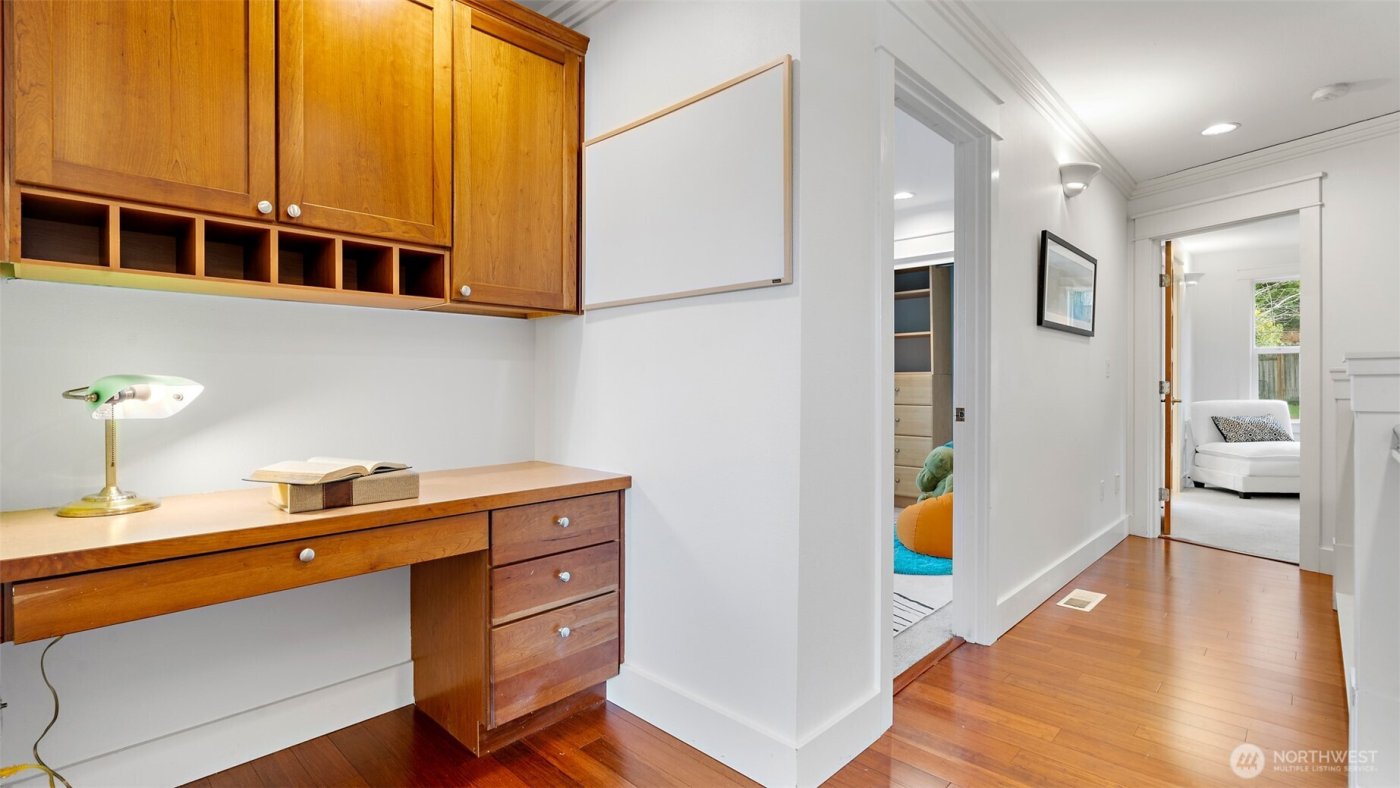 2372 Douglas Drive NE, Bainbridge Island, WA 98110