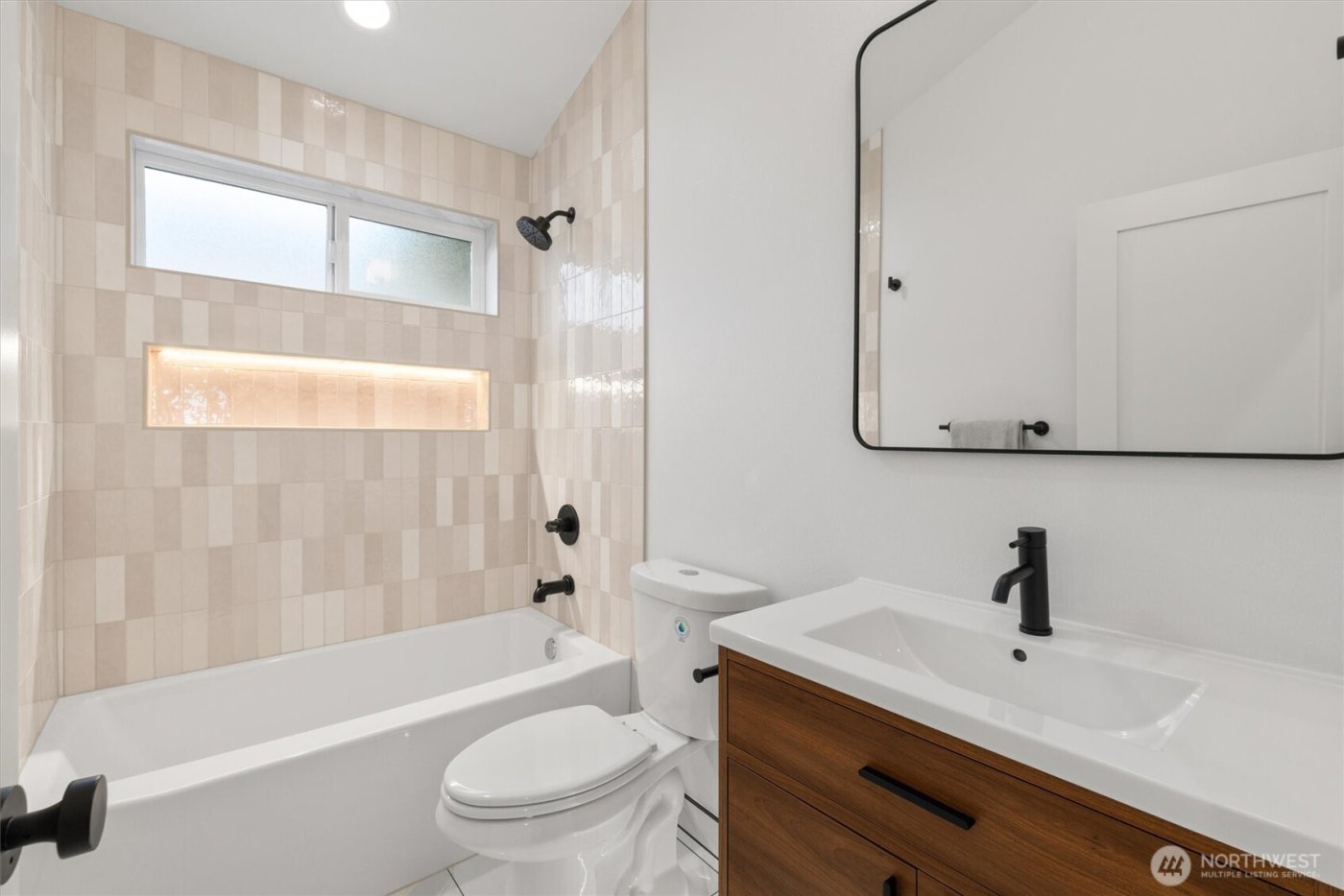 12562 17th Avenue NE #B, Seattle, WA 98125