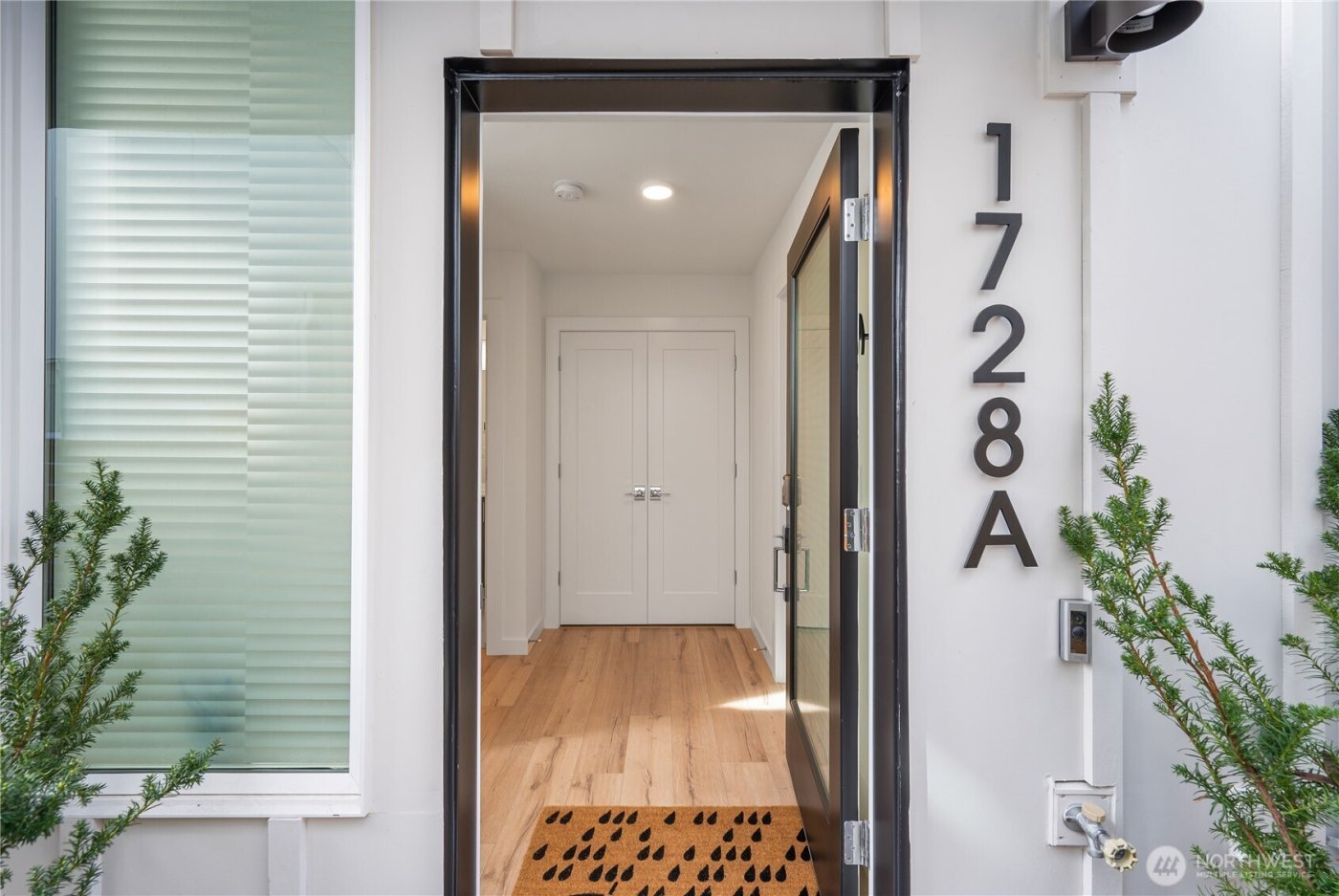 1728 11th Avenue #A, Seattle, WA 98122-2458