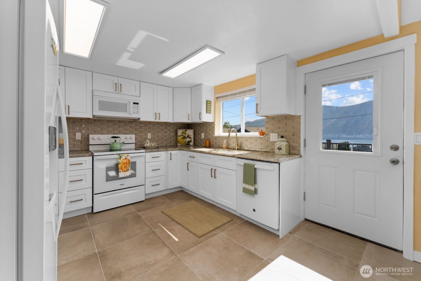 703 Boetzkes Avenue , Manson, WA 98831-9219