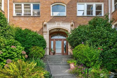 220 W Olympic Place #106, Seattle, WA 98119