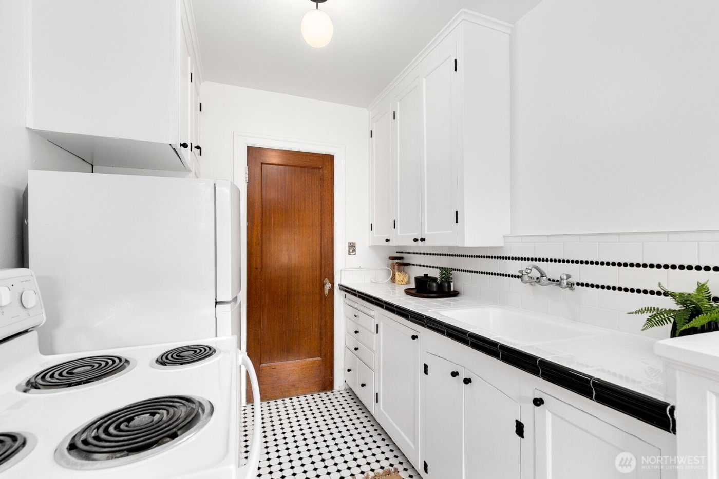 220 W Olympic Place #106, Seattle, WA 98119