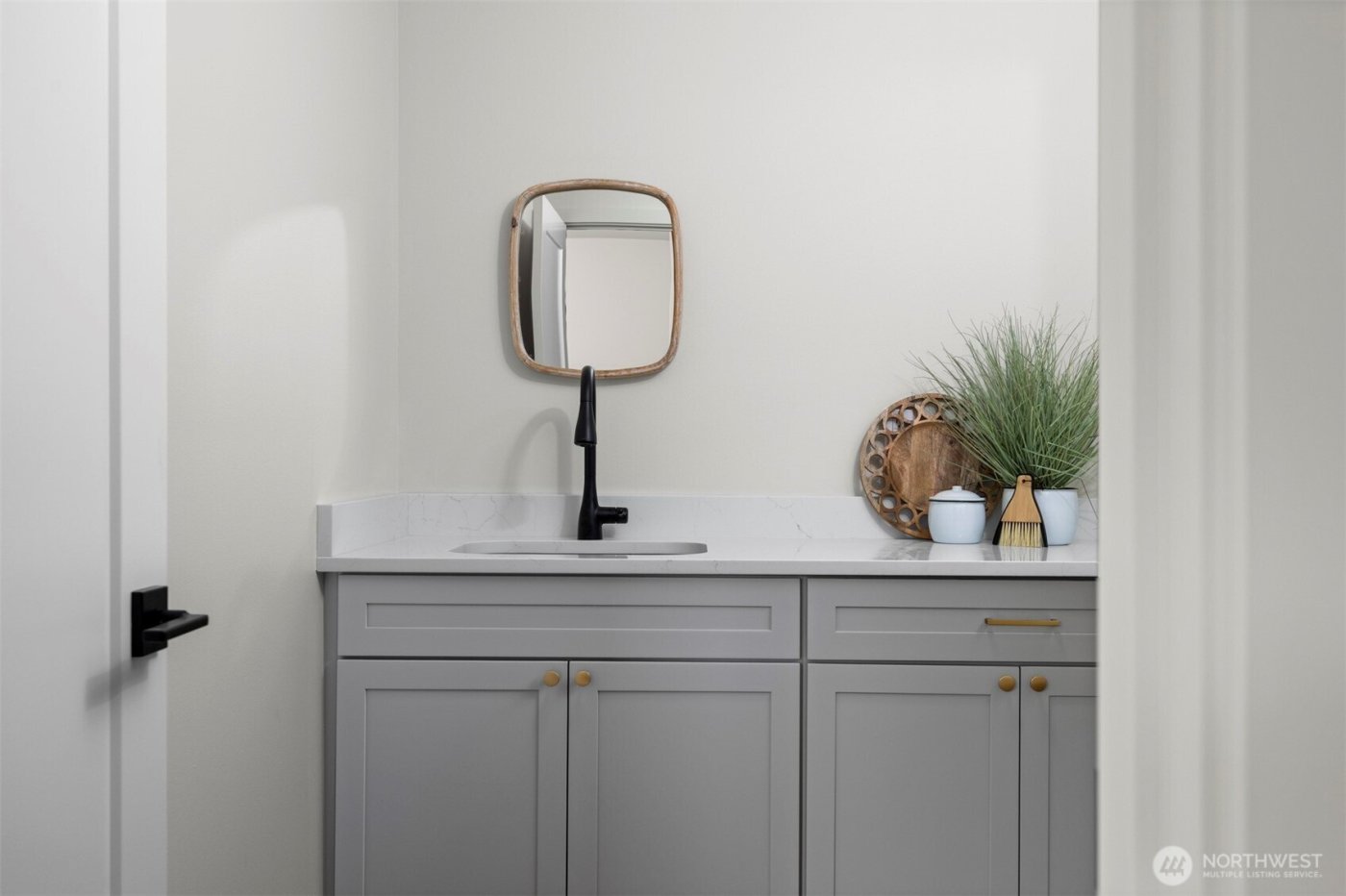 225 N 54th Place , Mount Vernon, WA 98273