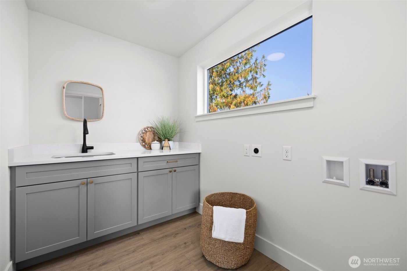 225 N 54th Place , Mount Vernon, WA 98273