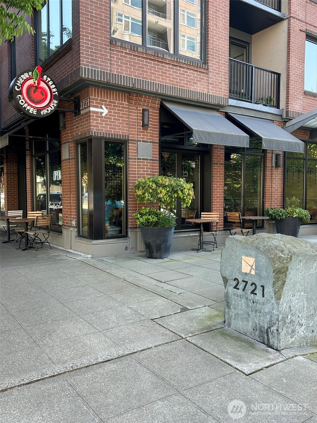 2721 1st Avenue #103, Seattle, WA 98121