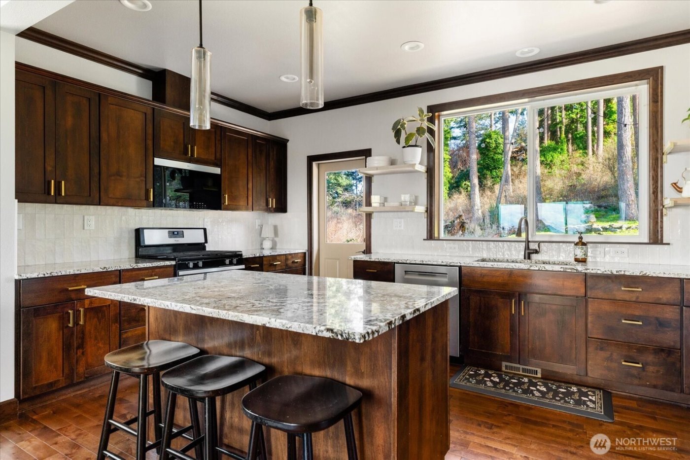 1403 Dakota Avenue , Anacortes, WA 98221